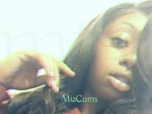 MiaCums