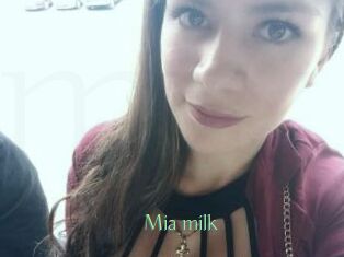 Mia_milk